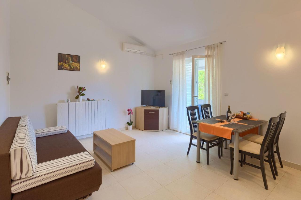 Apartments Boris Fažana エクステリア 写真