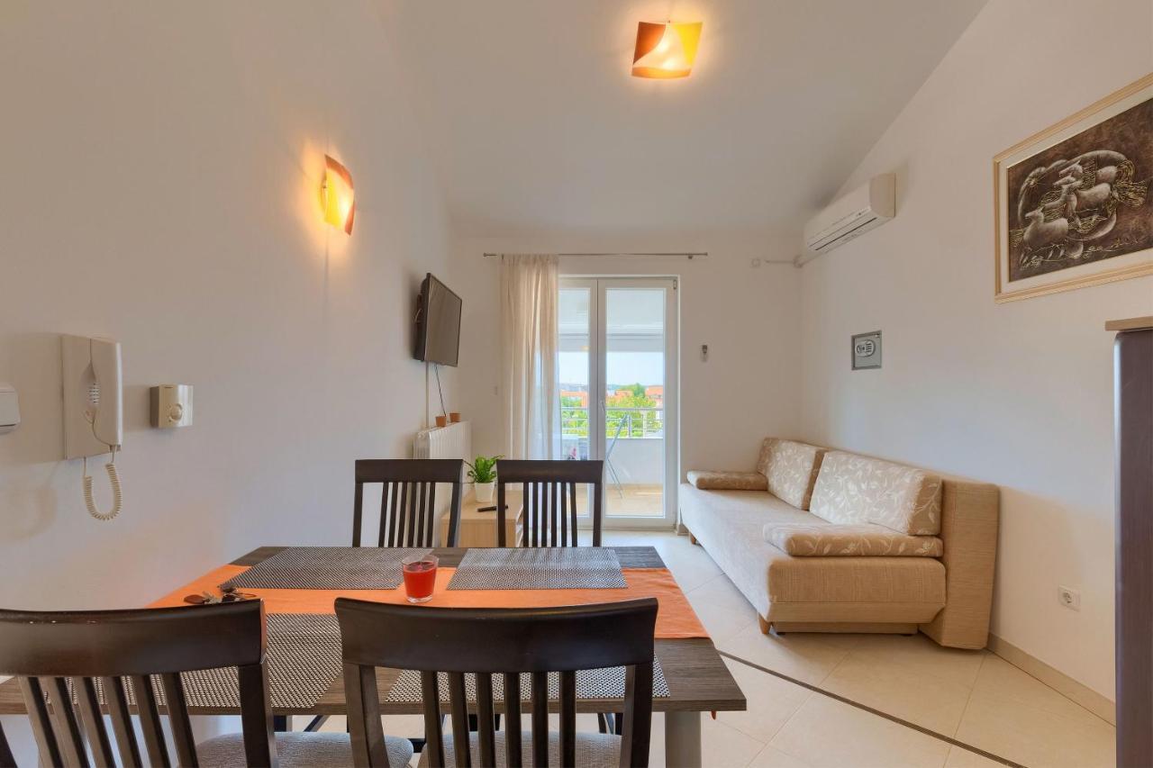 Apartments Boris Fažana エクステリア 写真