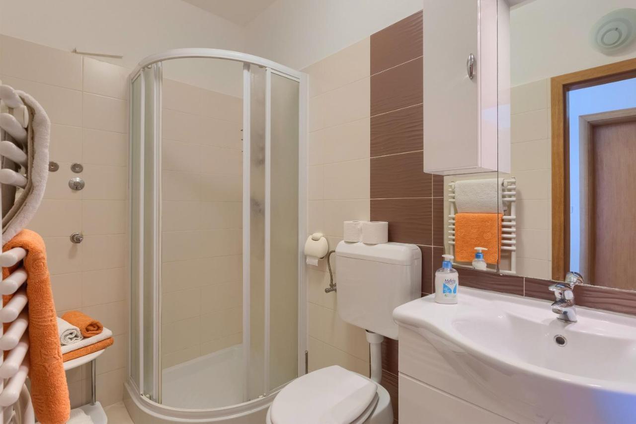 Apartments Boris Fažana エクステリア 写真